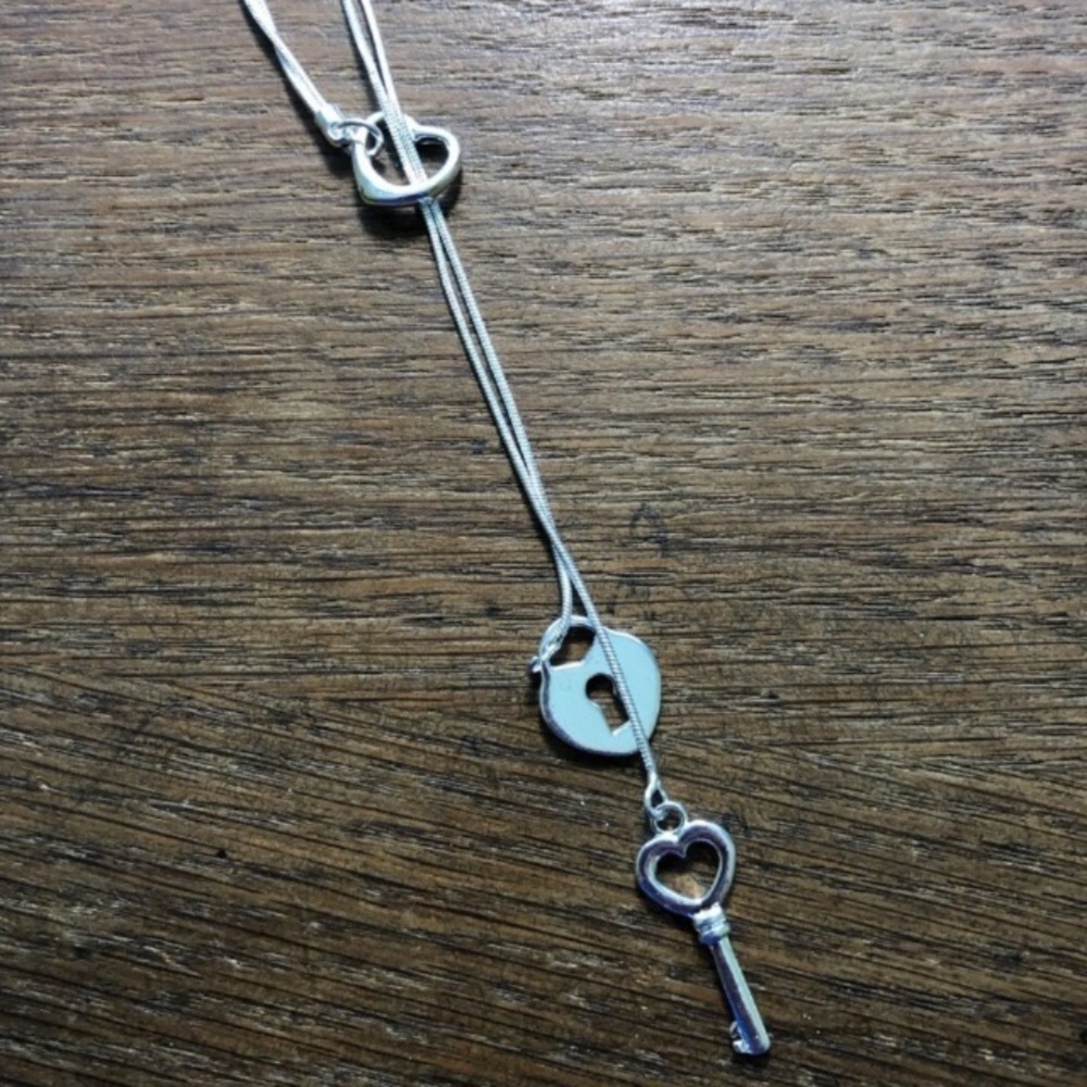 925 sterling silver plated heart/key necklace NWOT - Picture 2 of 5